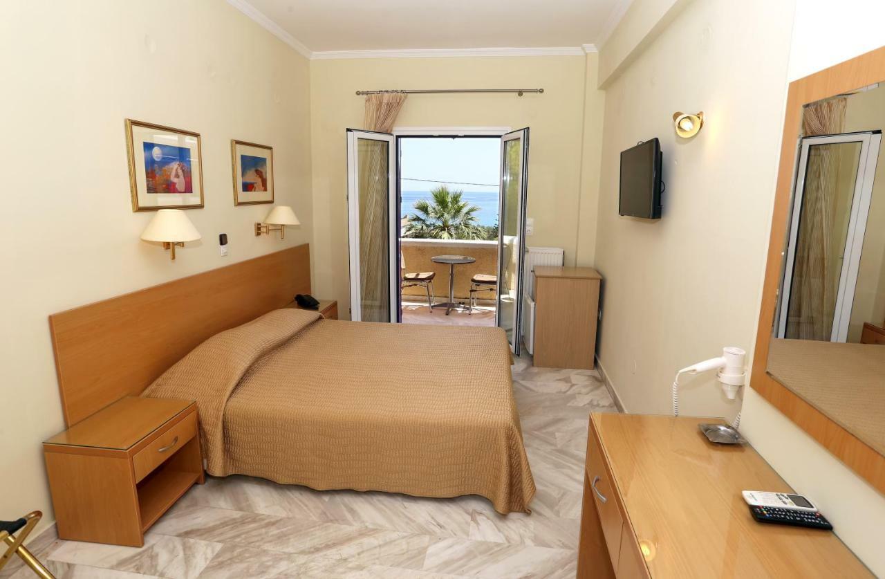 Katerina Hotel Agia Marina  Extérieur photo